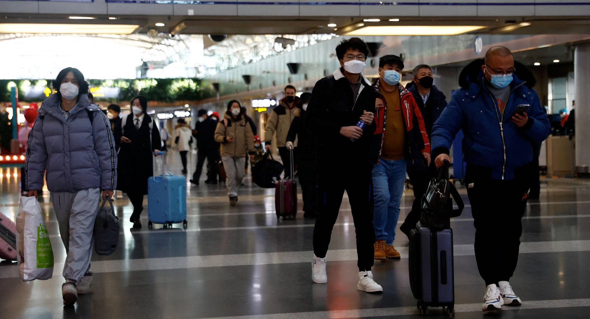 Viajeros en el Aeropuerto Internacional de Beijing Capital en Beijing el martes | REUTERS